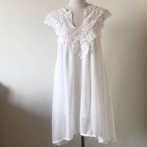 3/$30✨ NWOT White babydoll dress